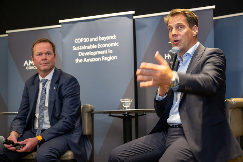 Hydro CEO Eivind Kallevik and Gunnar Güthenke from Mercedes-Benz Cars at Climate Week NYC. (Photo: Halvor Molland/Hydro)