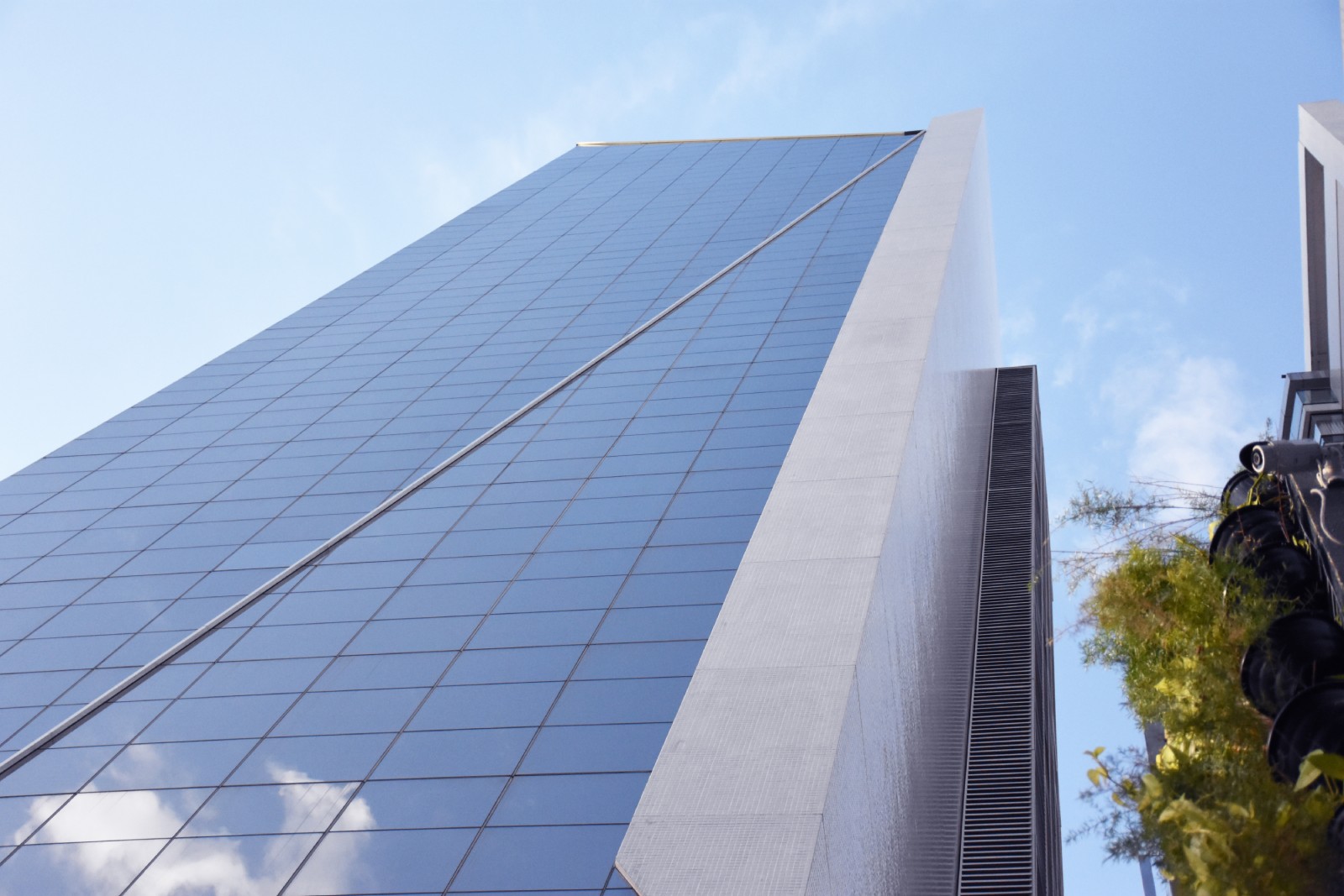 Tall glass covered building, housing the Hydro belem office