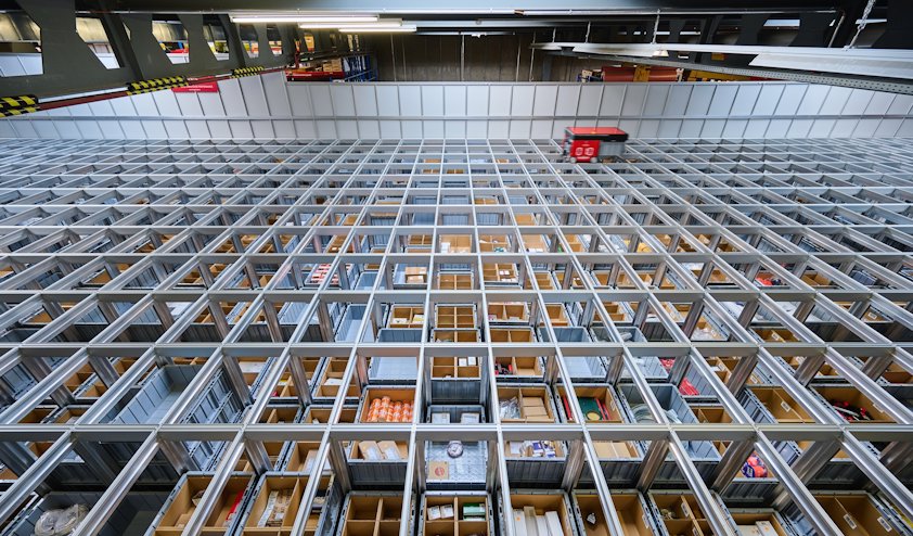 automatic cube storage system by AutoStore