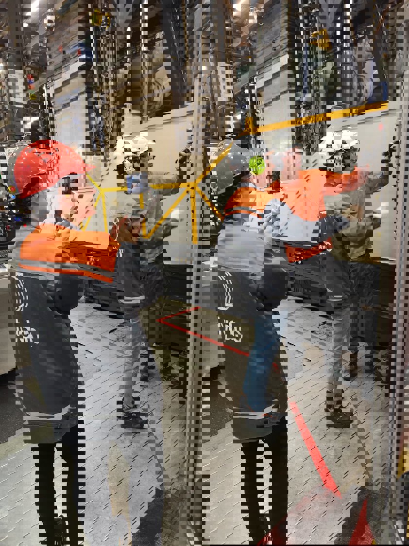 Isabel Witting im Hydro Werk Schweden